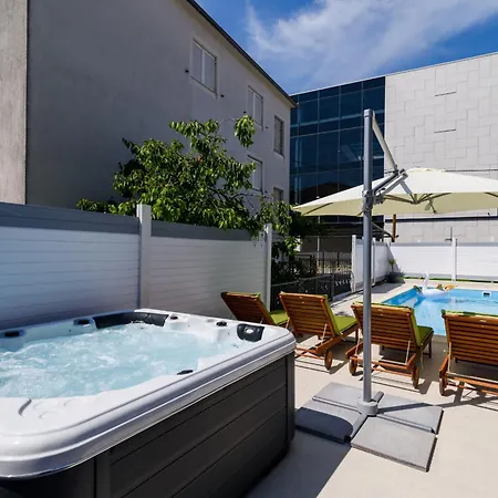 Mihaela With Private Pool, Jacuzzi And Free Secure Parking Apartman *