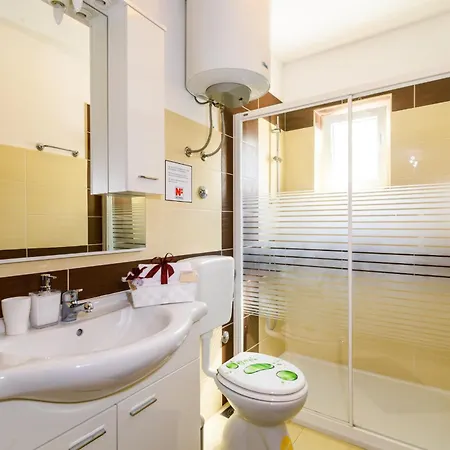 Апартаменты Mihaela With Private Pool, Jacuzzi And Free Secure Parking