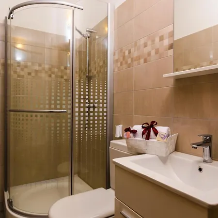 Апартаменты Mihaela With Private Pool, Jacuzzi And Free Secure Parking *