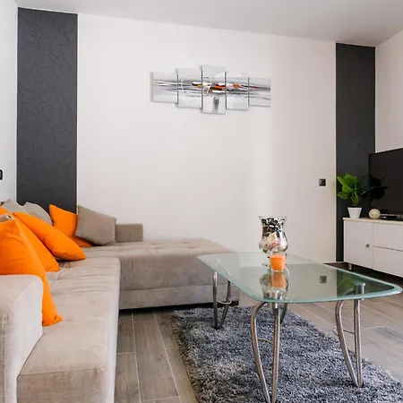 Mihaela With Private Pool, Jacuzzi And Free Secure Parking *