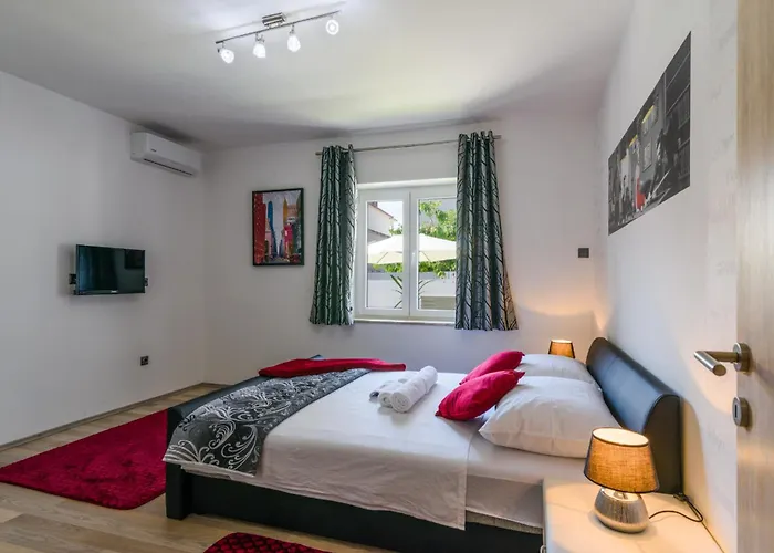 Mihaela With Private Pool, Jacuzzi And Free Secure Parking Appartement