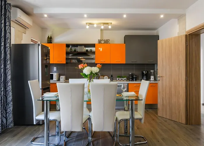 Mihaela With Private Pool, Jacuzzi And Free Secure Parking