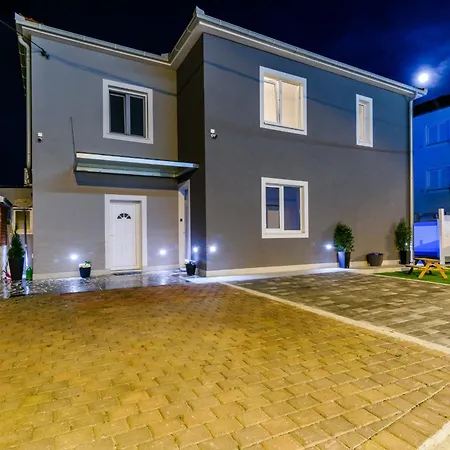 公寓 Mihaela With Private Pool, Jacuzzi And Free Secure Parking 特罗吉尔