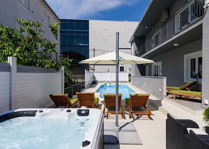 Mihaela With Private Pool, Jacuzzi And Free Secure Parking * トロギール