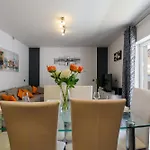 Mihaela With Private Pool, Jacuzzi And Free Secure Parking Διαμέρισμα *