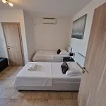 Mihaela With Private Pool, Jacuzzi And Free Secure Parking * Τρογκίρ