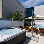 Mihaela With Private Pool, Jacuzzi And Free Secure Parking Διαμέρισμα *