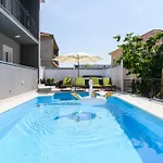 Διαμέρισμα Mihaela With Private Pool, Jacuzzi And Free Secure Parking