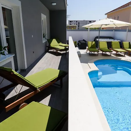 Mihaela With Private Pool, Jacuzzi And Free Secure Parking Lägenhet