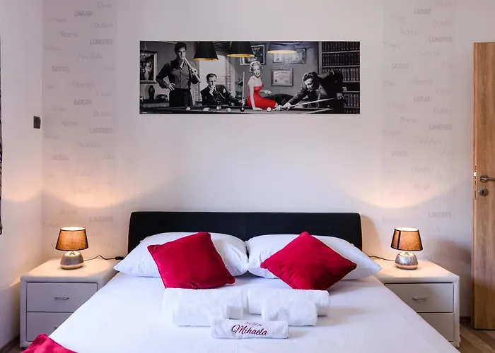 Mihaela With Private Pool, Jacuzzi And Free Secure Parking