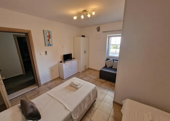 Mihaela With Private Pool, Jacuzzi And Free Secure Parking Lägenhet