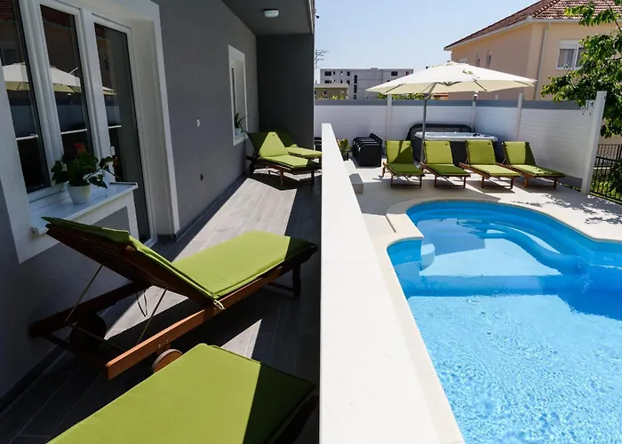 Mihaela With Private Pool, Jacuzzi And Free Secure Parking Lägenhet
