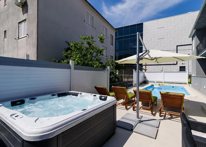 Mihaela With Private Pool, Jacuzzi And Free Secure Parking Lägenhet *