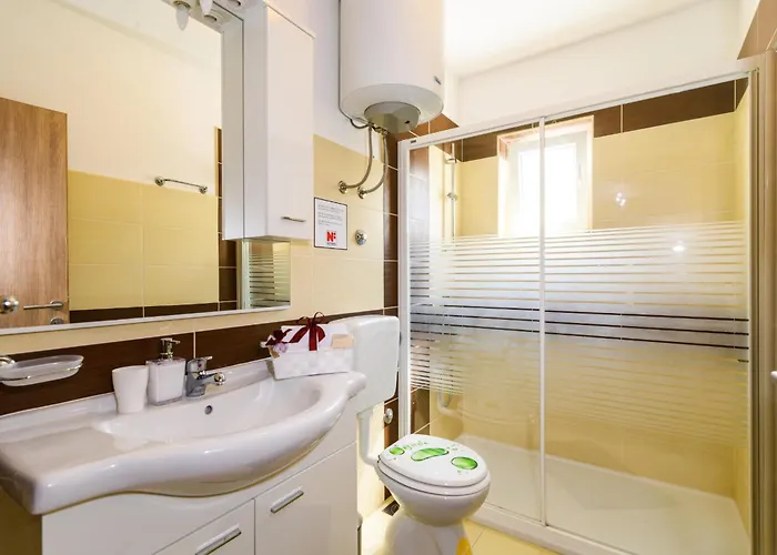 Lägenhet Mihaela With Private Pool, Jacuzzi And Free Secure Parking