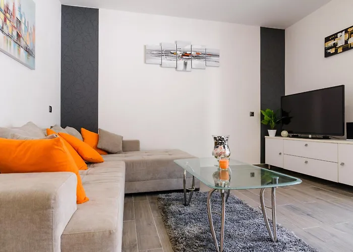 Mihaela With Private Pool, Jacuzzi And Free Secure Parking *